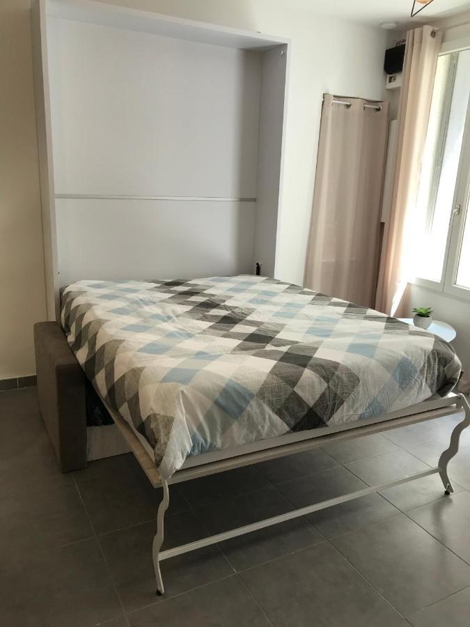 Le Benedictins Apartment Ним Екстериор снимка