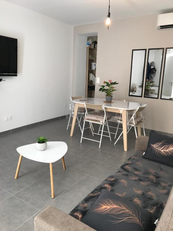 Le Benedictins Apartment Ним Екстериор снимка