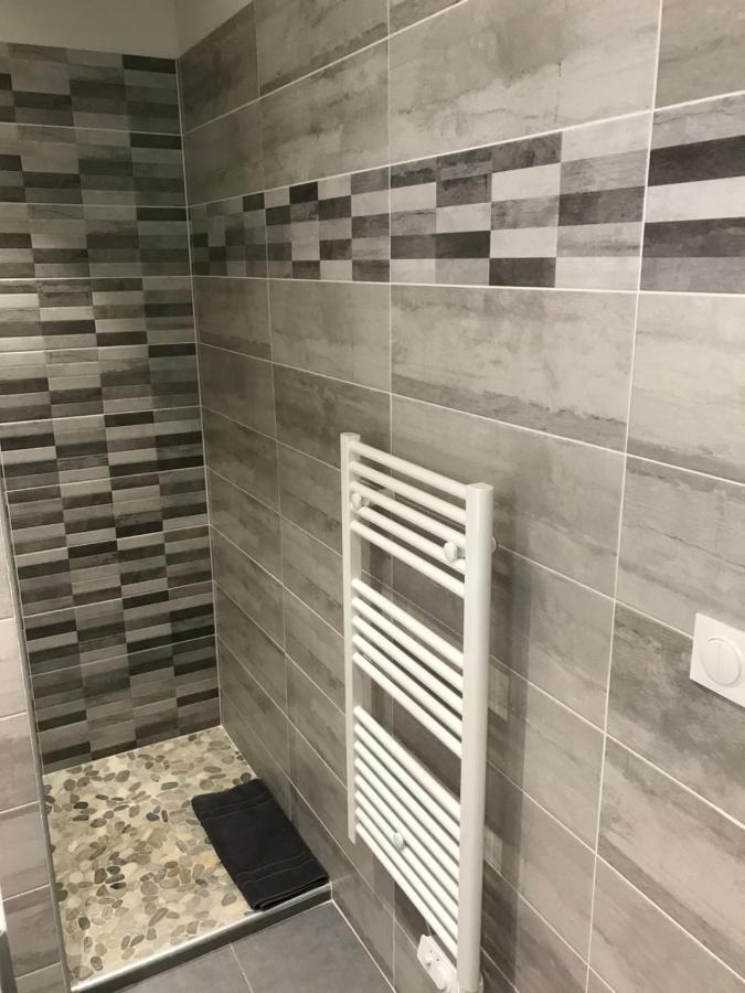 Le Benedictins Apartment Ним Екстериор снимка