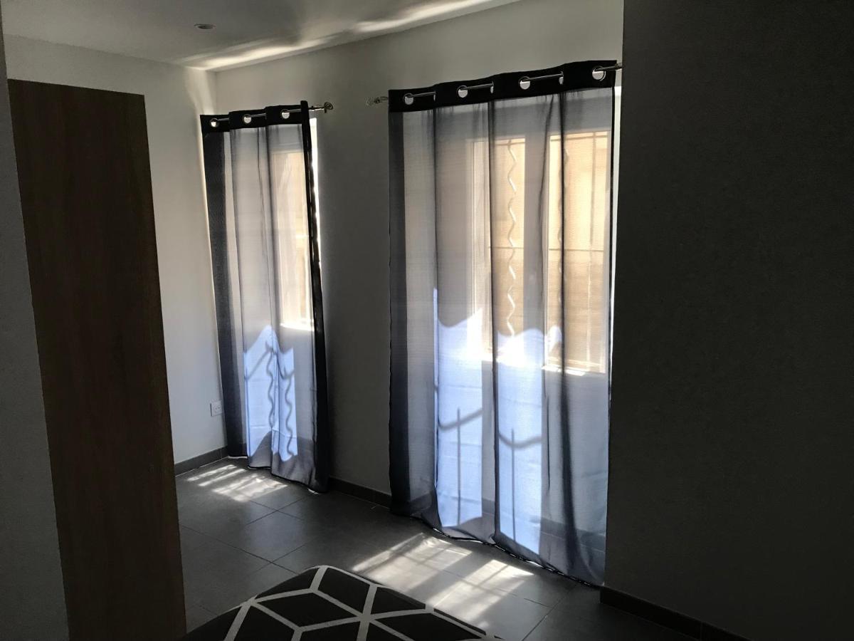 Le Benedictins Apartment Ним Екстериор снимка