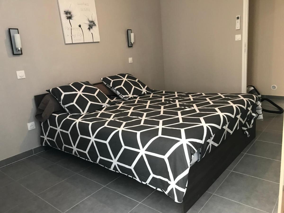 Le Benedictins Apartment Ним Екстериор снимка